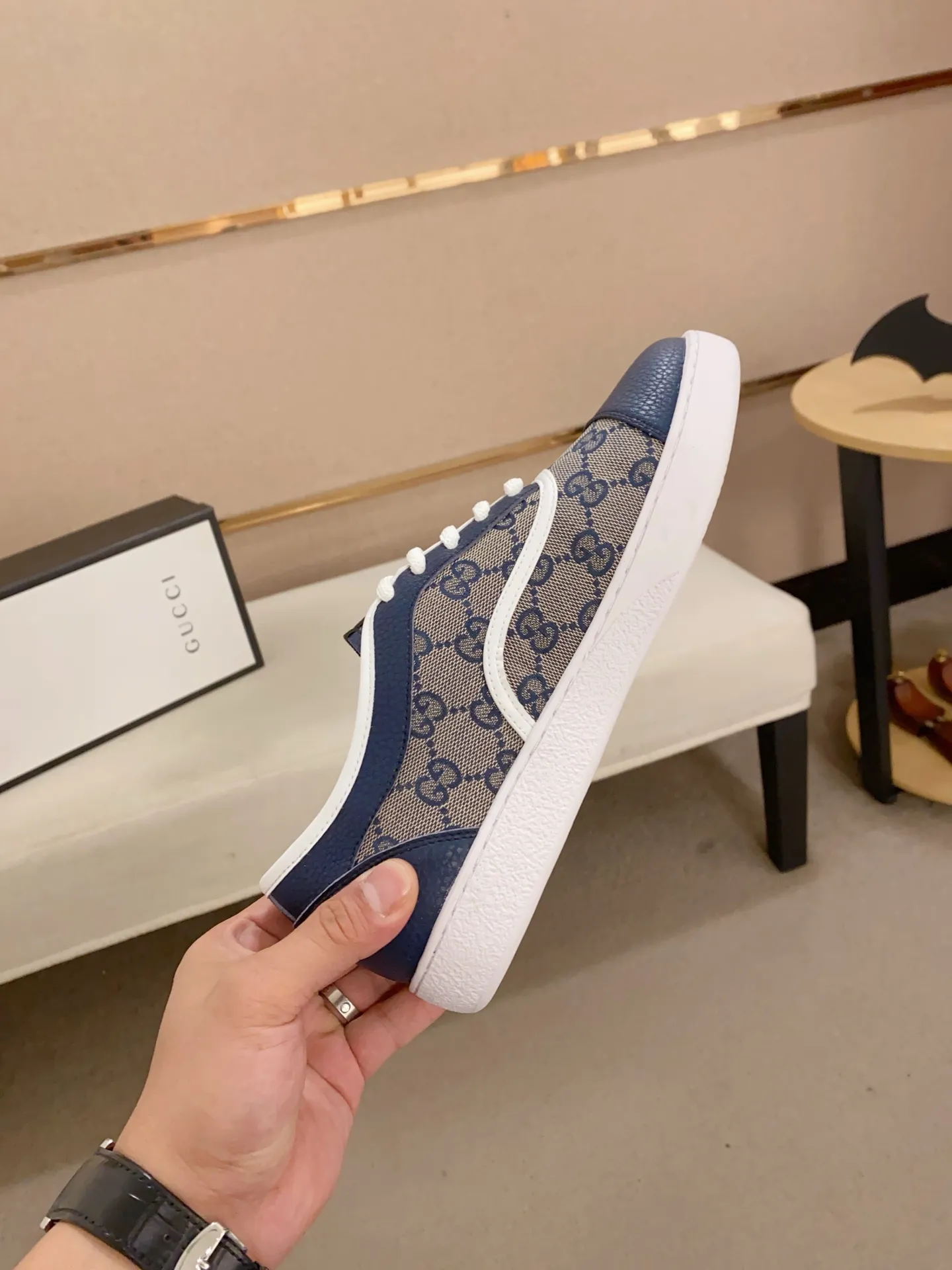 Men's clothing and shoes💰:400💰 (GUCCI) The latest model from the official website 🎁🎁Casual and fashionable men's shoes👟, hot style 💥The version is simple and elegant, exclusive for trendy men. Unique official website latest brand elements 👑Gucci original decoration, fashionable and generous, the fabric is original cowhide ✅sheepskin lining, the official website specifies wear-resistant casual outsole, the classic model is taken in kind at the counter🎬38-44 (45 is not returned or exchanged)
